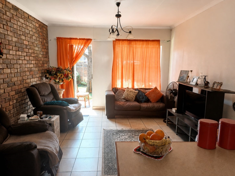 1 Bedroom Property for Sale in Meerhof North West